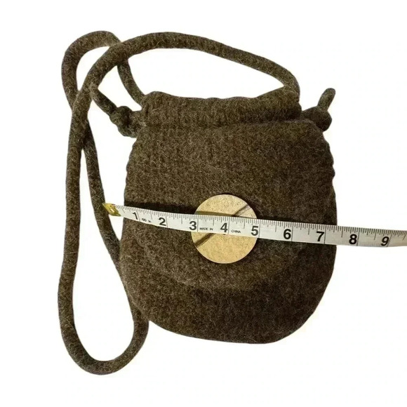 Hand Knitted Wool Crossbody Bag Flap Closure with Large Wood Button Adjustable - Picture 5 of 8